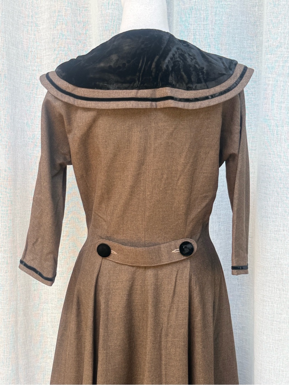 1950 Re Go fashion Brown with black velvet neckline a line dress - Picture 9 of 13